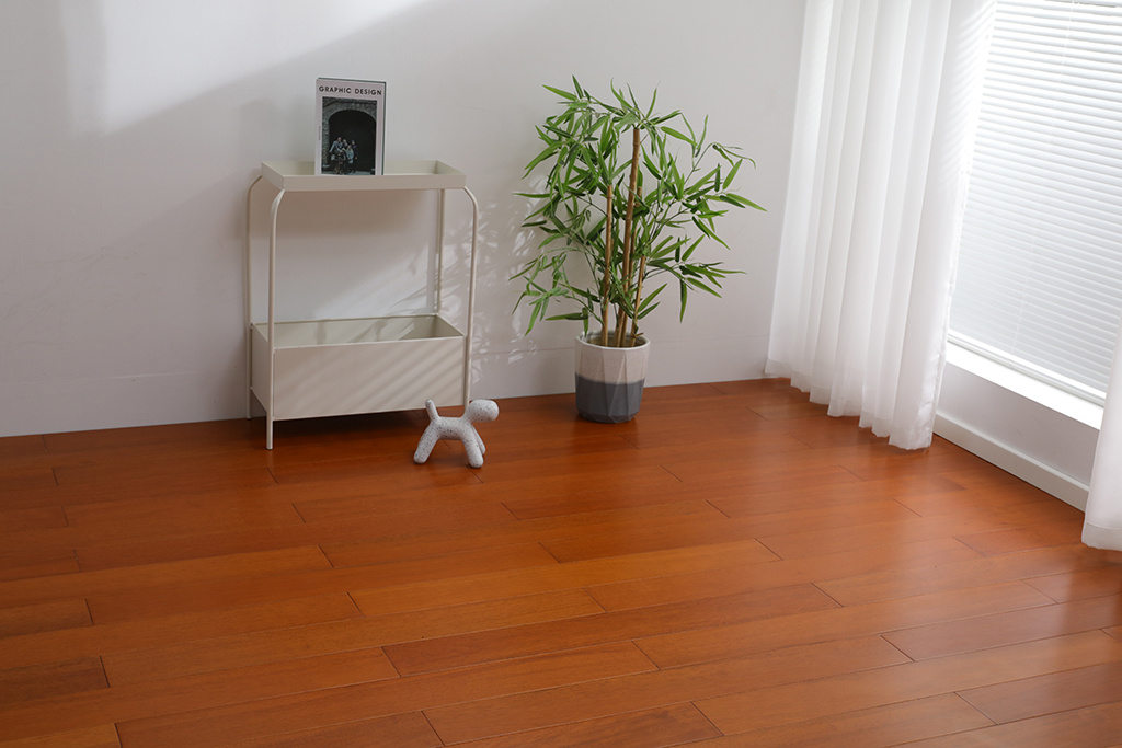 木地板是通铺还是扣条?装修师傅的良心建议,看完不踩坑!